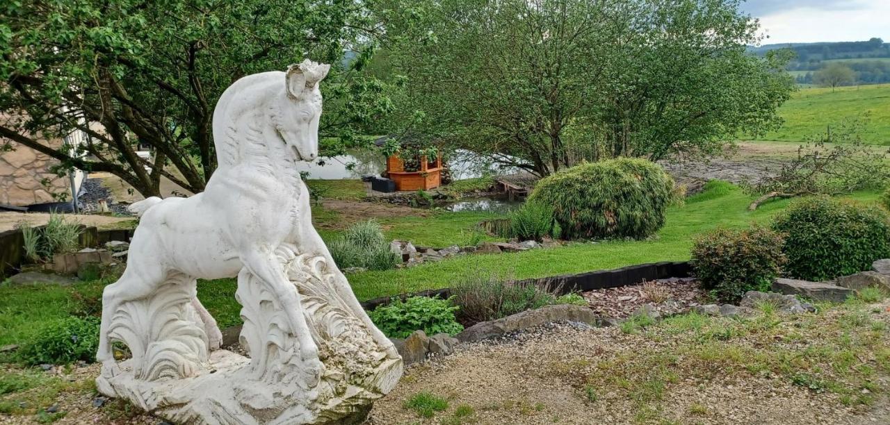 Gite Du Cheval Blanc A Houmont Sainte-Ode ภายนอก รูปภาพ